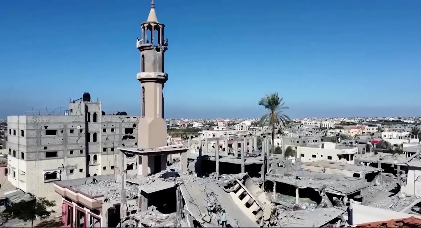 Umalingawngaw ang Adhan mula sa Nawasak na Moske ng Gaza sa Pamamagitan ng Israel