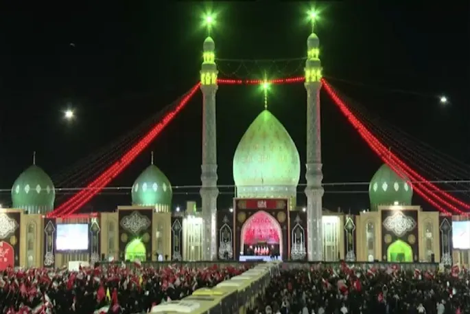 جمکران؛ میعادگاه وداع هزاران دلداده با رهبر شهید انقلاب + فیلم