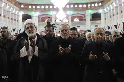 حضور رییس جمهور دکتر پزشکیان در نماز ظهر عاشورا در تبریز