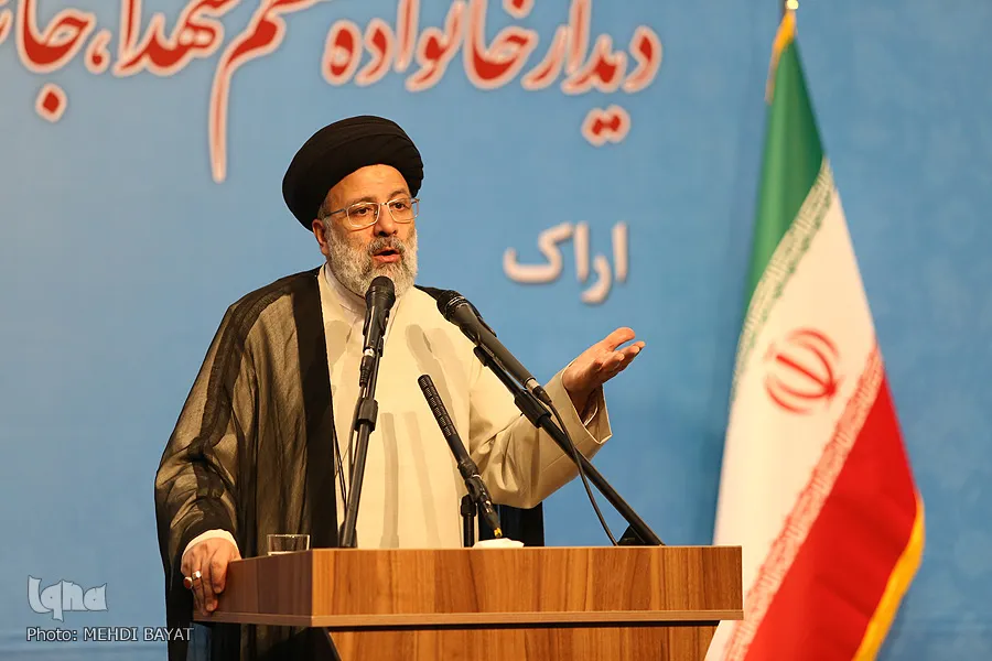 ایستادگی در برابر قدرت‌های پوشالی اصل قرآنی است
