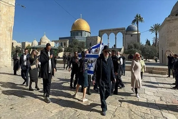 تلاش شهرك‌نشين صهيونيست برای واردکردن قربانی به مسجدالاقصی