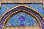 مسجد شرف‌الدین شوشتر، در سال 1000 هجری قمری و به سبک قدیمی رومی ساخته شده است. این مسجد دارای سه محراب برای تابستان، پاییز و زمستان بود. مقبره خاندان شرف الدین یکی از جایگاه‌های این مسجد است. 