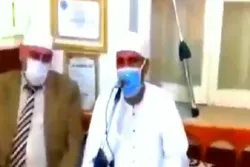 Qarii wa Misri asoma Qur’ani akiwa amevaa barakoa + Video