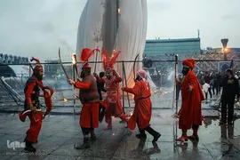 مراسم خیمه سوزان عصر عاشورا در میدان امام حسین (ع) تهران
