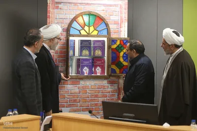رونمایی از مجموعه مقالات همایش شهید سلیمانی و مکتب انتظار و مقاومت