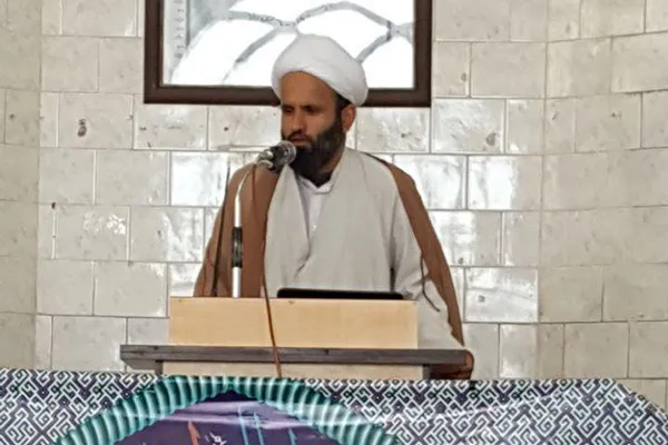 مراقب ترفند دشمن در ایجاد فاصله بین بانوان و تعالیم اسلام باشیم