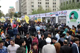 راهپیمایی یوم الله ۱۳آبان در مقابل لانه جاسوسی آمریکا
