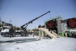 Aufbau der temporären Brücke in Vorbereitung auf den Arbaeen