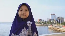 ইন্দোনেশিয়ার শিশুকন্যার আবৃত সহকারে কুরআন তিলাওয়াত + ভিডিও