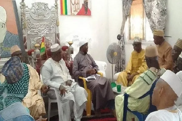 Un chef coutumier provisoire désigné en Base Guinée