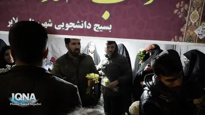 خدمت‌رسانی موکب بسیج دانشجویی ملایر به مردم