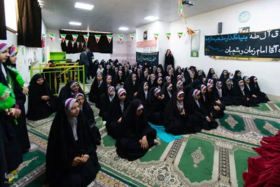 آیین استقبال از پیکر شهید گمنام در دبستان کمائی اصفهان