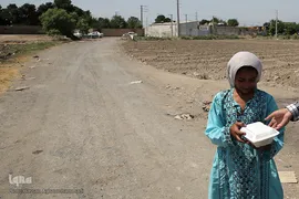 توزیع ۲۰۰۰پرس غذای گرم میان خانواده های محروم و حاشیه نشین تهران و ورامین توسط موسسه خیریه شهدای مدافع حرم استان تهران