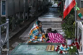 آغاز سال نو در کنار شهدا و درگذشتکان