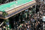 Millionen Menschen bei Trauerfeier für Märtyrer Ayatollah Raisi und seine Gefährte