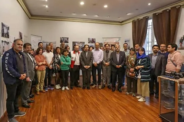 سفارت ایران عکس‌های سیل اخیر را در پاریس به نمایش گذاشت
