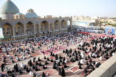 اقامه نماز عید فطر در امامزاده سید جعفر محمد (ع ) - یزد‎