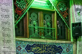 آیین سنتی نخل گردانی و عزاداری ظهر عاشورا در تکیه بزرگ تجریش
