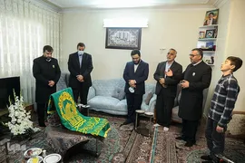 حضور رئیس حوزه ریاست مجلس شورای اسلامی در منزل شهید مهدی تقوی