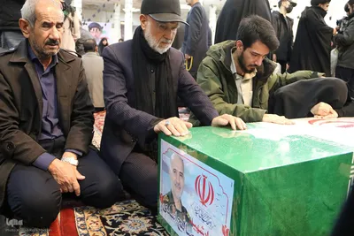 آیین وداع و تشییع پیکر مطهر ٨ شهید جنگ رمضان در شیراز