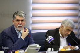 از راست عبدالهادی فقهی‌زاده، معاون وزیر فرهنگ و ارشاد اسلامی و سیدعباس صالحی، وزیر فرهنگ و ارشاد اسلامی در جلسه کمیسیون توسعه فعالیتهای تبلیغ و ترویج قرآن کریم