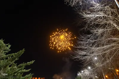 نورافشانی آسمان اصفهان در شب ۲۲ بهمن