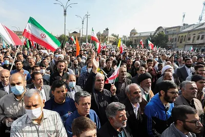 حضور حماسی همدانی‌ها در تشییع پیکر مطهر «احسان مرادی» شهید حرم شاهچراغ