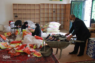 توزیع بسته‌های غذایی بین نیازمندان از محل نیات وقف