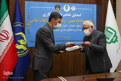 امضای تفاهم نامه کمیته امداد و بنیاد مستضعفان