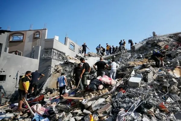 İsrail Nusayrat Mülteci Kampı'na saldırdı: En az 20 kişi öldü