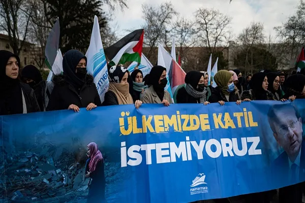 Turquía: los palestinos protestan contra la visita depredadora a Israel