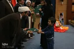 تجلیل از فرزندان شهدای مدافع حرم در مراسم گرامیداشت روز شهدا - اراک