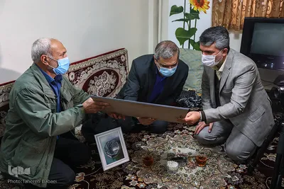 دیدار جامعه قرآنی با خانواده شهیدان طارمی