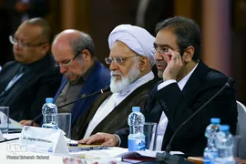 از سمت راست شاپور محمدی، رئیس سازمان بورس و اوراق بهادار،  حجت‌الاسلام والمسلمین غلامرضا مصباحی‌مقدم، رئیس کمیته فقهی سازمان بورس و اوراق بهادار