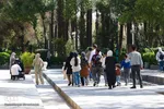 بازدید مسافران نوروزی از کاخ چهلستون اصفهان