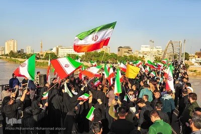 زنجیره انسانی در محکومیت تهدیدات حمله به پل‌ها و نیروگاه‌ها در اهواز