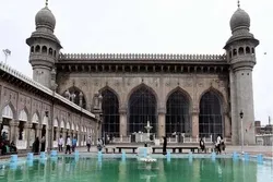 Upaya untuk Rekonstruksi Kembali Masjid Kenamaan Hyderabad di India sebelum Bulan Ramadan
