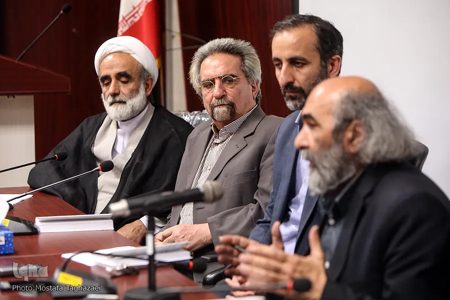 تسلط بر متون و نظریه‌پردازی؛ لازمه نگارش تاریخ فلسفه اسلامی/ همچنان در دانشگاه‌ها منابع جعلی تدریس می‌شود