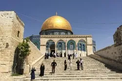 Le ministère des AE palestinien condamne l’intrusion de hauts responsables de la Maison blanche au sein d’al Aqsa