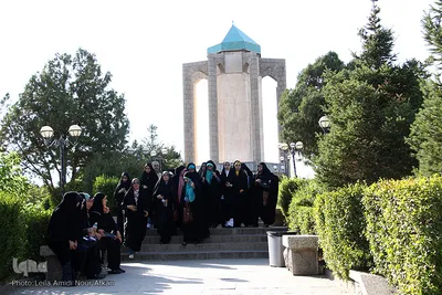 بازدید شرکت کنندگان مسابقات قرآن دانش آموزی از آرامگاه بابا طاهر