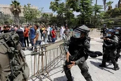 Zionist Forces Attack Worshippers at Ibrahimi Mosque in Al-Khalil