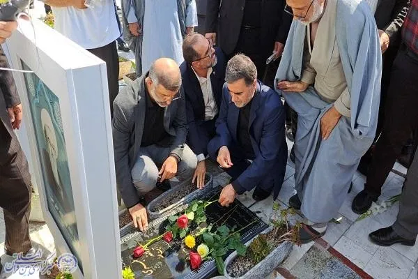آیین عطرافشانی و تجدید میثاق با آرمان های شهدا در ساری