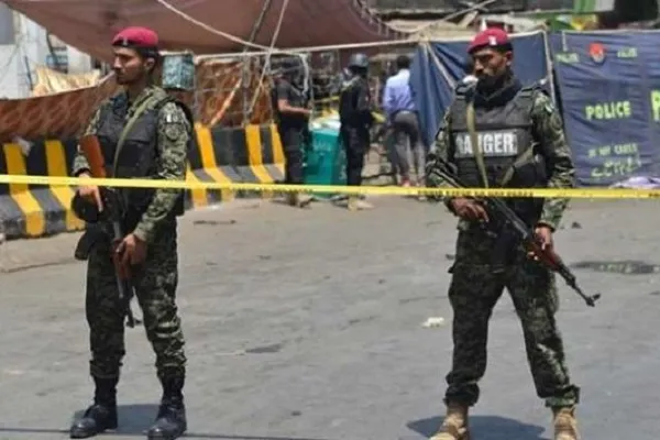 Pakistan'daki bombalı saldırıda ölenlerin sayısı 13'e yükseldi