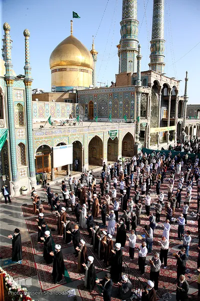 اقامه نماز عید فطر در حرم کریمه اهل بیت (س)
