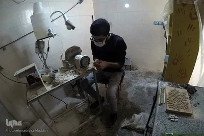 هنر دست کارافرینان جوان شیرازی با گوهرسنگ ها