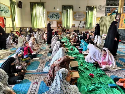 کرسی تلاوت قرآن کریم دانش آموزی در ملایر
