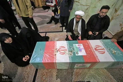 تشییع پیکر مطهر ۵ شهید جنگ تحمیلی آمریکایی صهیونیستی در شیراز
