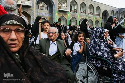 حرم مطهر رضوی در شب ولادت امام رضا(ع)