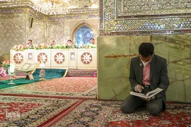 جزء خوانی قرآن کریم در حرم مطهر شاهچراغ (ع)