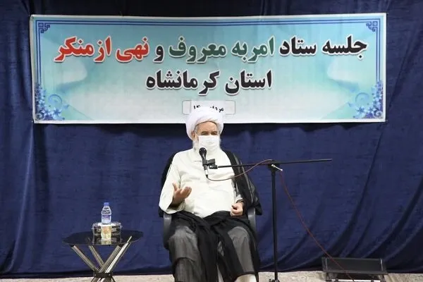دشمنان سعی در تغییر باور‌های مردم دارند